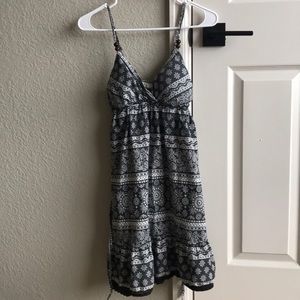 Sundress: adjustable strap..